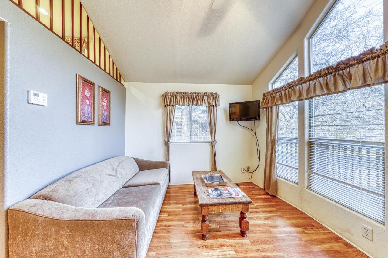 The Pecan @ Mendelbaum Winery Guest Cabins Villa Fredericksburg Buitenkant foto
